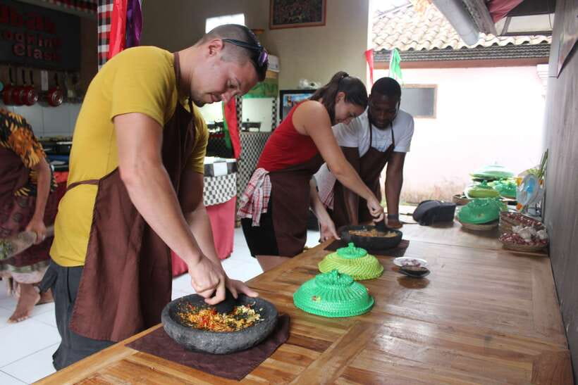 Ubud: Balinese Cooking Class and Market Tour - Morning Market Tour: How Locals Actually Shop for Dinner