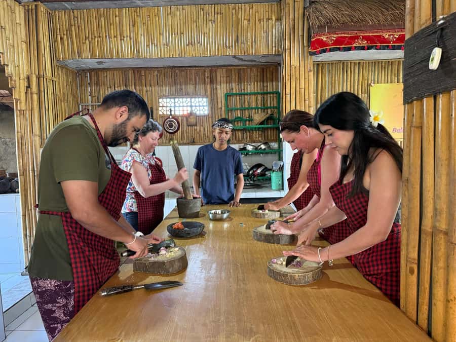 Ubud: Balinese Cooking Class with Traditional Dishes - The 2-hour flow: from market browsing to a full Balinese meal