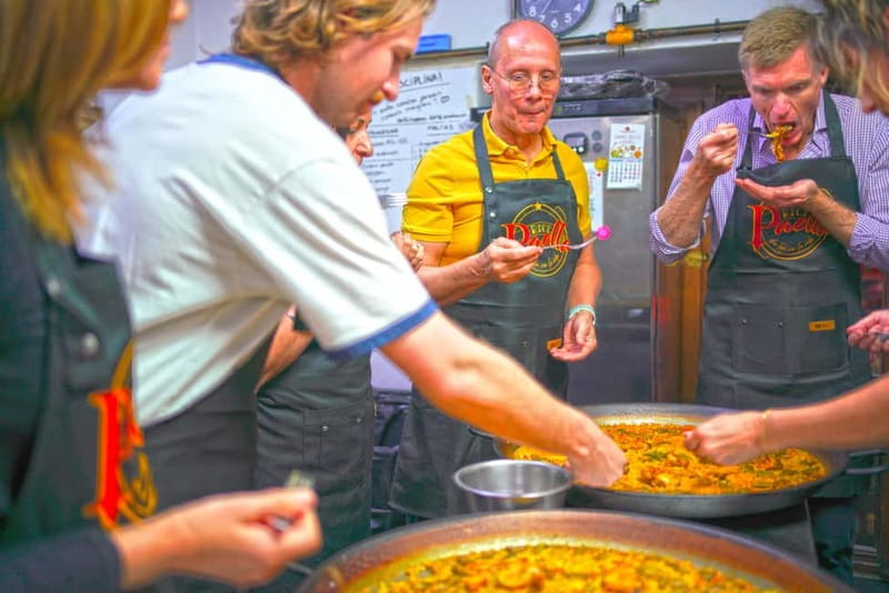 Valencia: Traditional Paella Cooking Class and Dinner - Where you meet: Derecha 2, right side 2 entrance