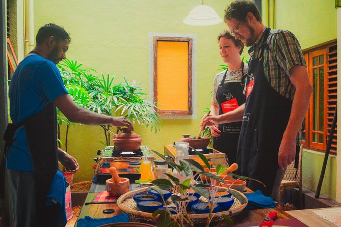 Vegan Cooking Class Colombo with Market Tour - The market tour: learning to pick vegetables and spices the local way