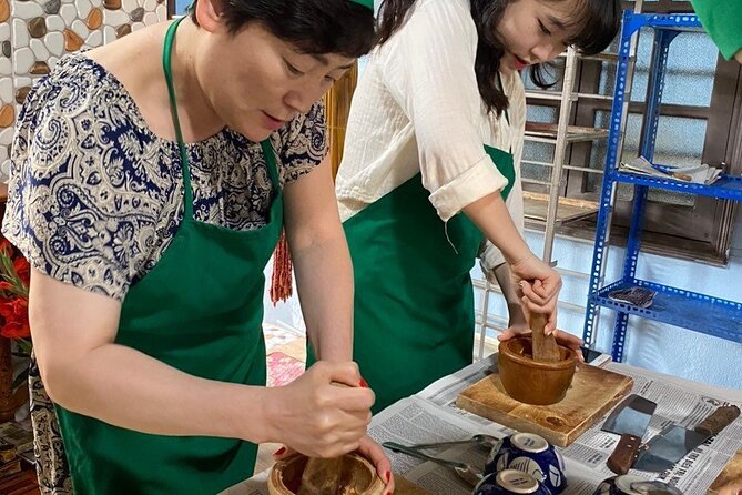 Vegetarian Cooking Class and Basket Boat Activity - Getting your bearings in the local market before you cook