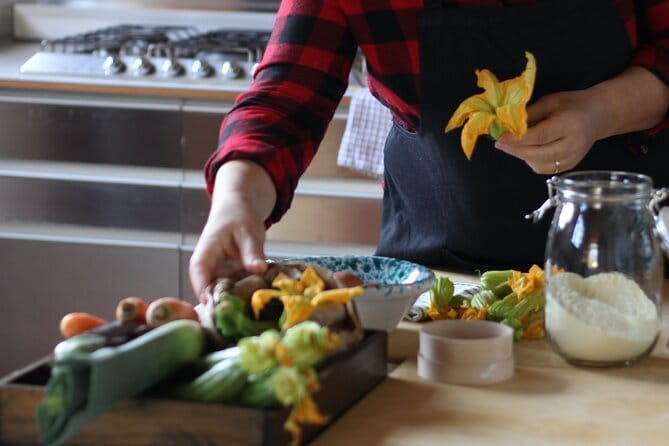 Vegetarian cooking class in the Florentine Hills 6 guests max - The best part: you cook, then you eat with wine