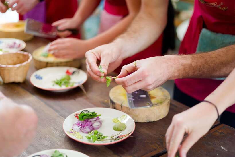 Vegetarian Hanoi Cooking Class: Master Vietnamese Cuisine - Dong Bac Logistics: Transfers, Time on Your Feet, and What to Pack
