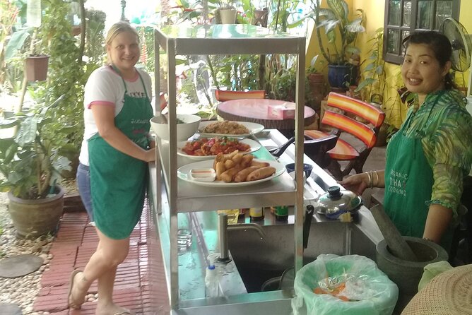 Vegetarian Organic Thai Cooking Class and Market Tour in Phuket - Your Cooking Schedule: What the Day Feels Like Minute by Minute