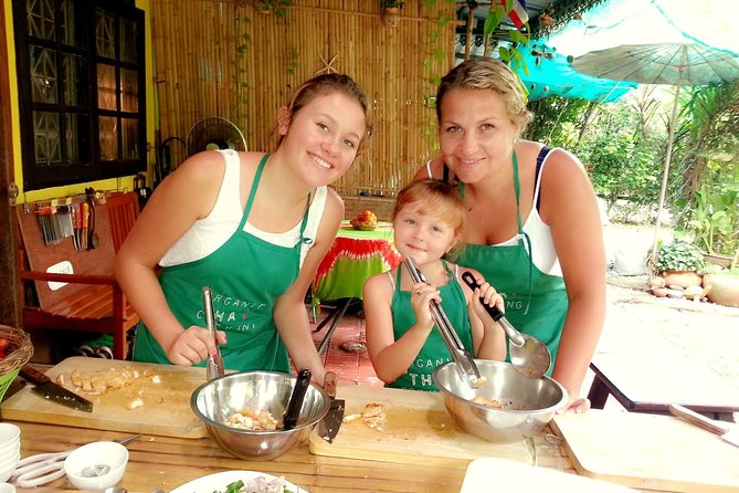 Vegetarian Organic Thai Cooking Class and Market Tour in Phuket - Getting There From Phuket Without Stress (Pickup Timing and Options)