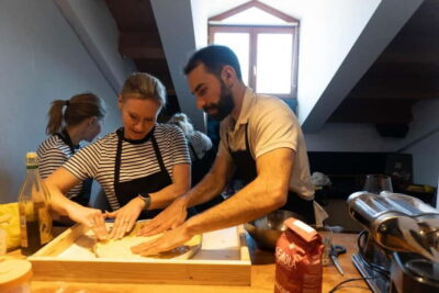 Venice: Cooking Class + Guitar Concert at Chef's Francesco - The Welcome: Appetizer, Fine Wine, and That Come-In-From-the-Street Feeling