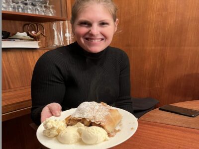 Vienna: Wiener Schnitzel and Strudel Cooking Class - Finding Restaurant Nabiel and getting into the right mood