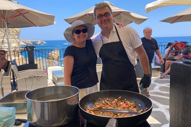 Visit of the Ortigia market and cooking class of typical dishes - Chef Ettore and the private group dynamic