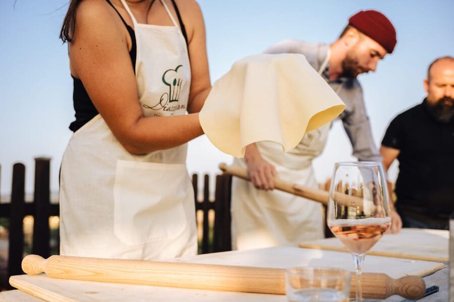 Volterra: Pizza Cooking Class in a tuscan farmhouse - What’s included—and what you’ll want to budget for