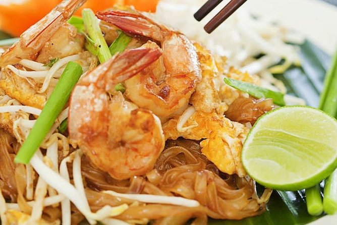Ya Thai Cookery School Class in Krabi - Ingredients, equipment, and the recipe book you’ll use later
