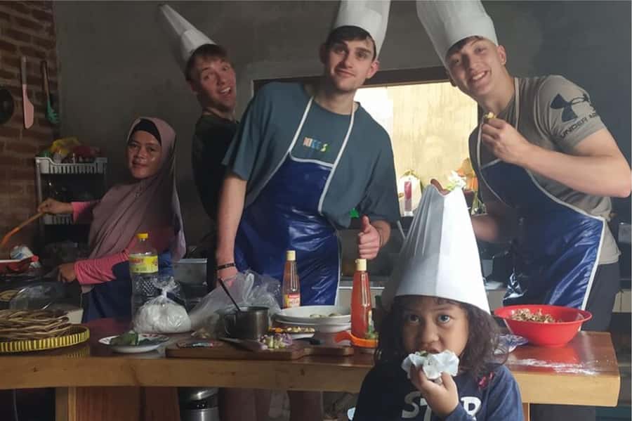 Yogyakarta: 3-hour Cooking Class with Market Tour - Price and pickup details that affect value