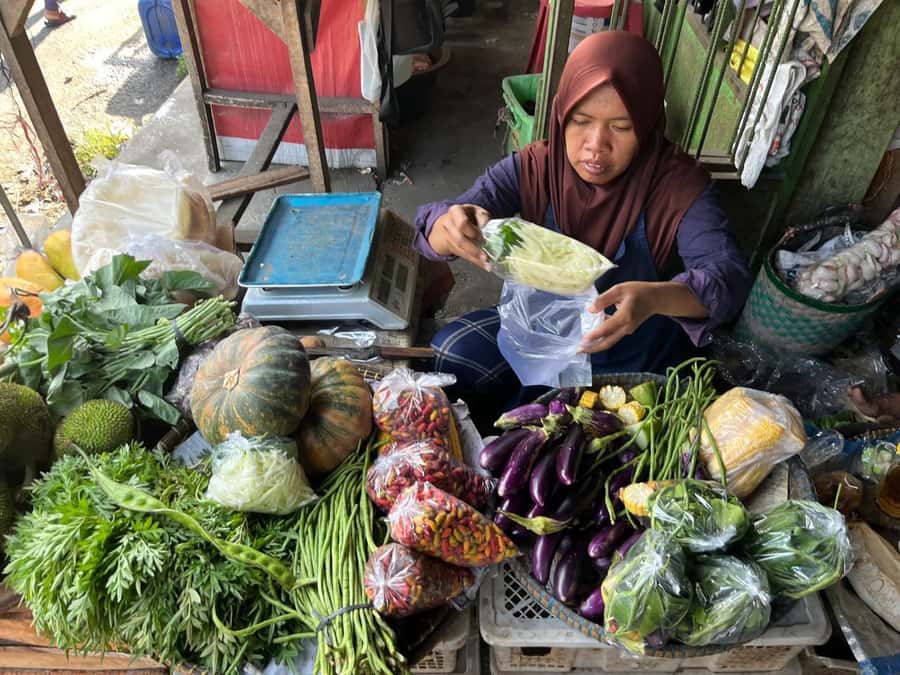 Yogyakarta: Cooking Class with Traditional Market Tour - What you cook: Javanese flavors built from the vegetables you chose