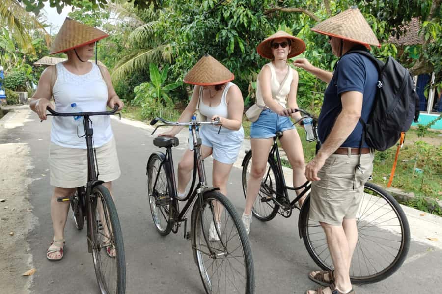 Yogyakarta: Countryside Cycling and Cooking Class Experience - Cycling through villages and rice fields on a relaxed, local route