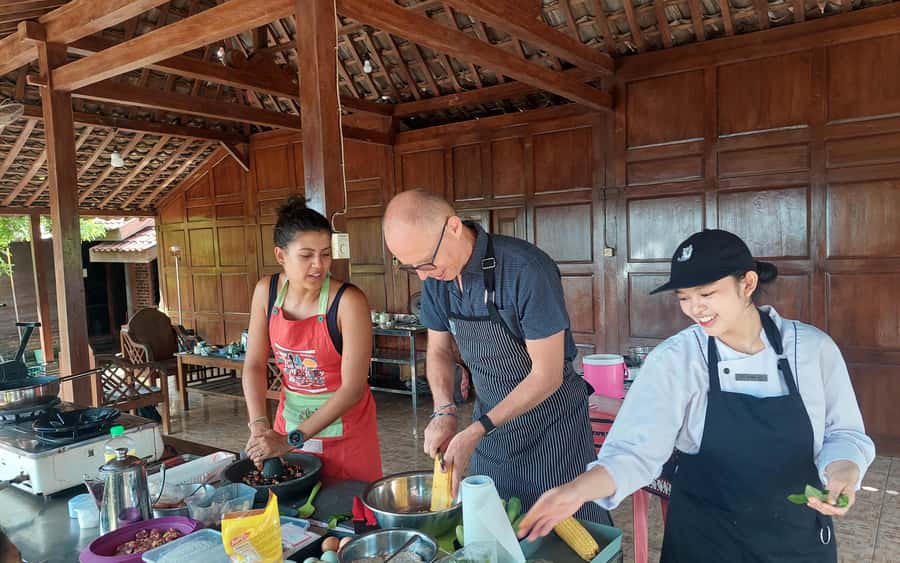 Yogyakarta: Javanese Cooking Class & Market Tour - Practical Tips That Make the Day Smoother